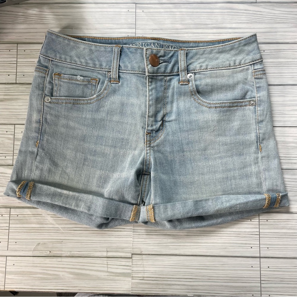American eagle light wash Women's Denim midi Shorts size 4